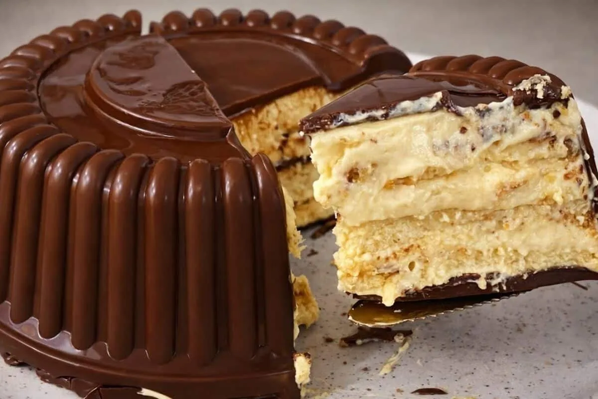 Bombom gigante de maracujá com casca crocante de chocolate e