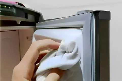 Borracha suja nunca mais: como limpar borracha de geladeira 