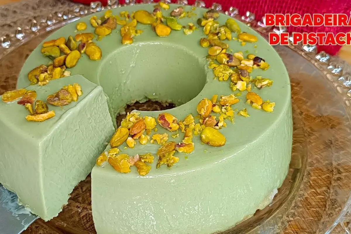 Brigadeirão de pistache cremoso e diferente: sobremesa sofis