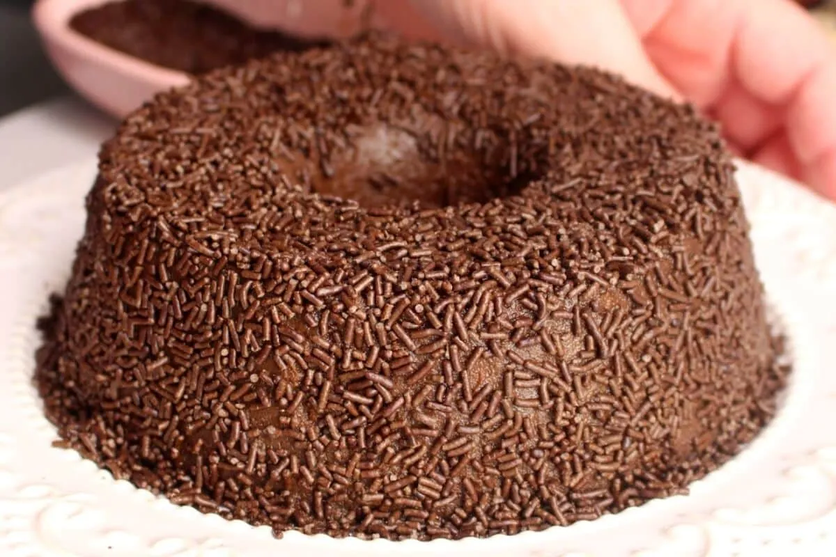 Brigadeirão delicioso, pronto em trinta minutinhos e com bas