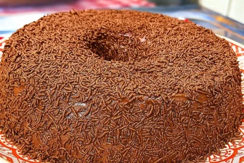 Brigadeirão sem forno: o melhor, cremoso e sem ovos para a s