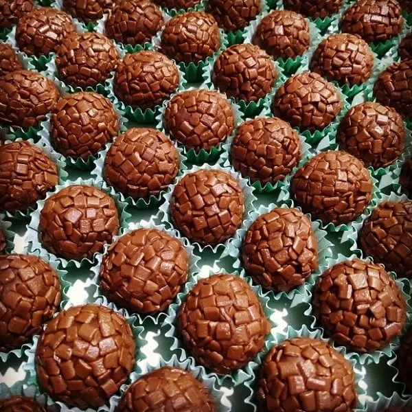 Brigadeiro de 2 Ingredientes que Não Vai ao Fogo