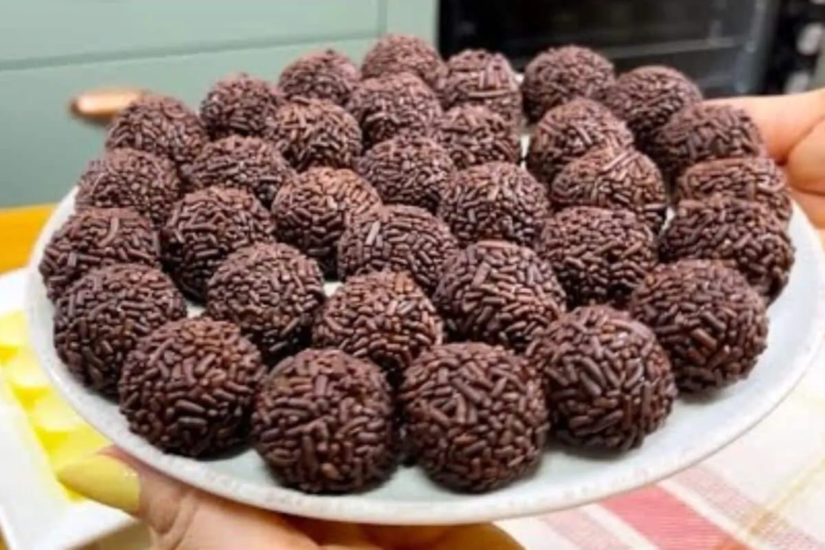 Brigadeiro de aniversário, um doce tradicional com um rendim