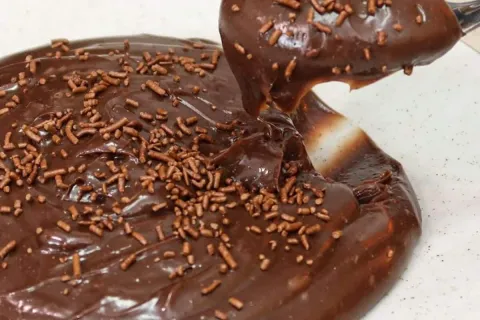 Brigadeiro de colher super cremoso: receita fácil de fazer q