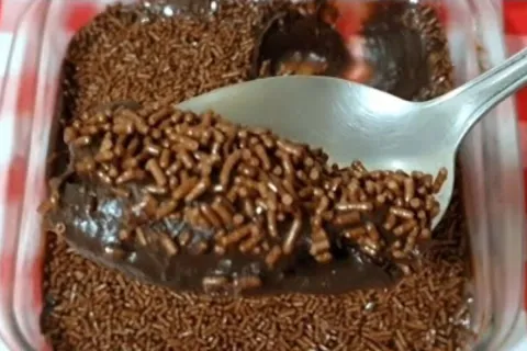 Brigadeiro de travessa: sobremesa super cremosa, fácil de fa