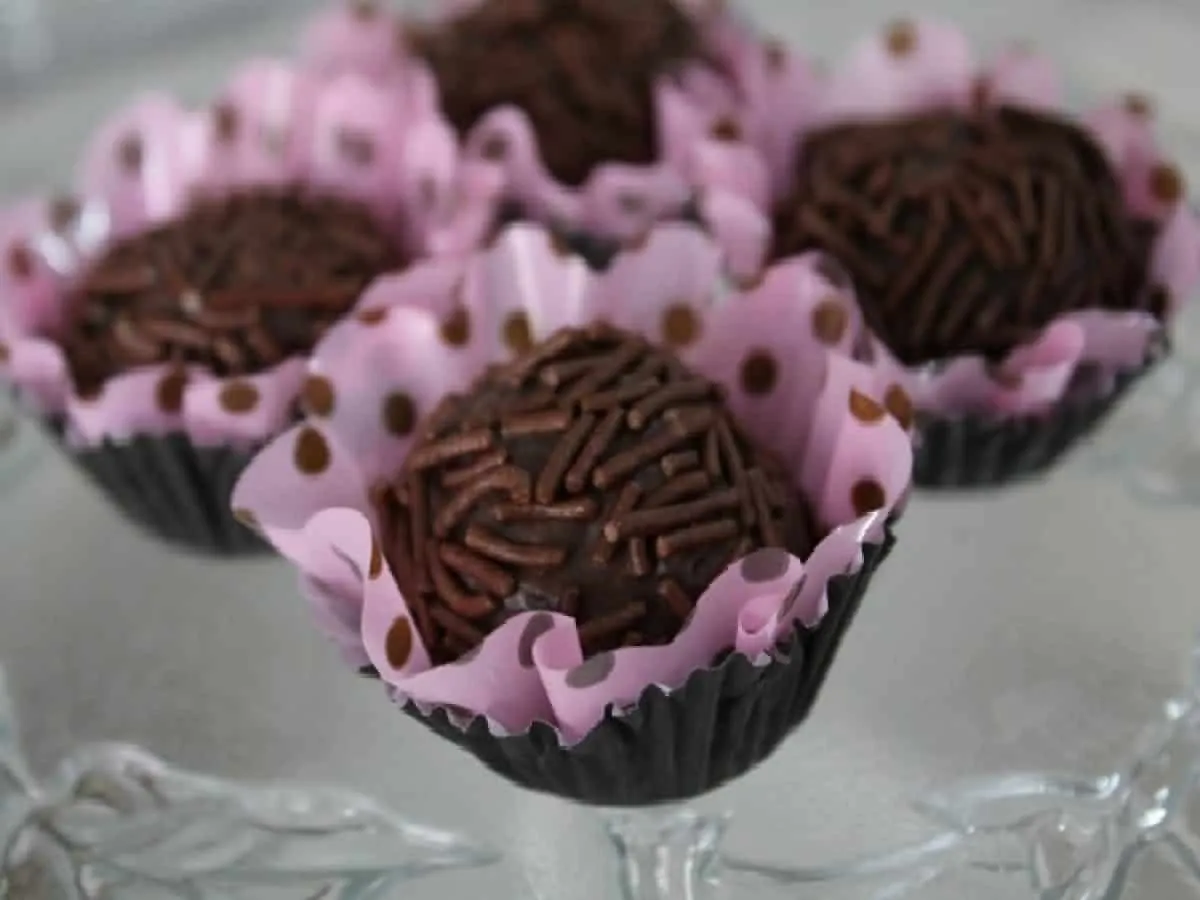 Brigadeiro simples e prático para sua festinha ser um sucess