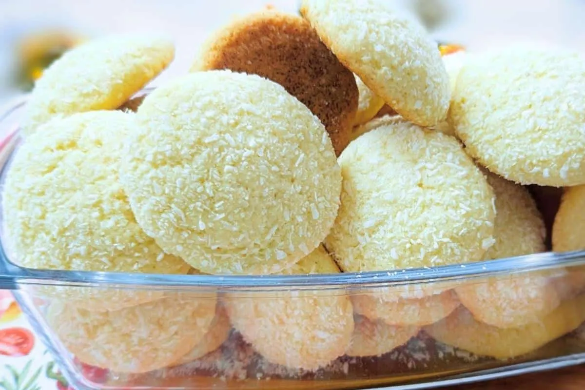 Broa de coco que derrete na boca e não dá para comer uma só
