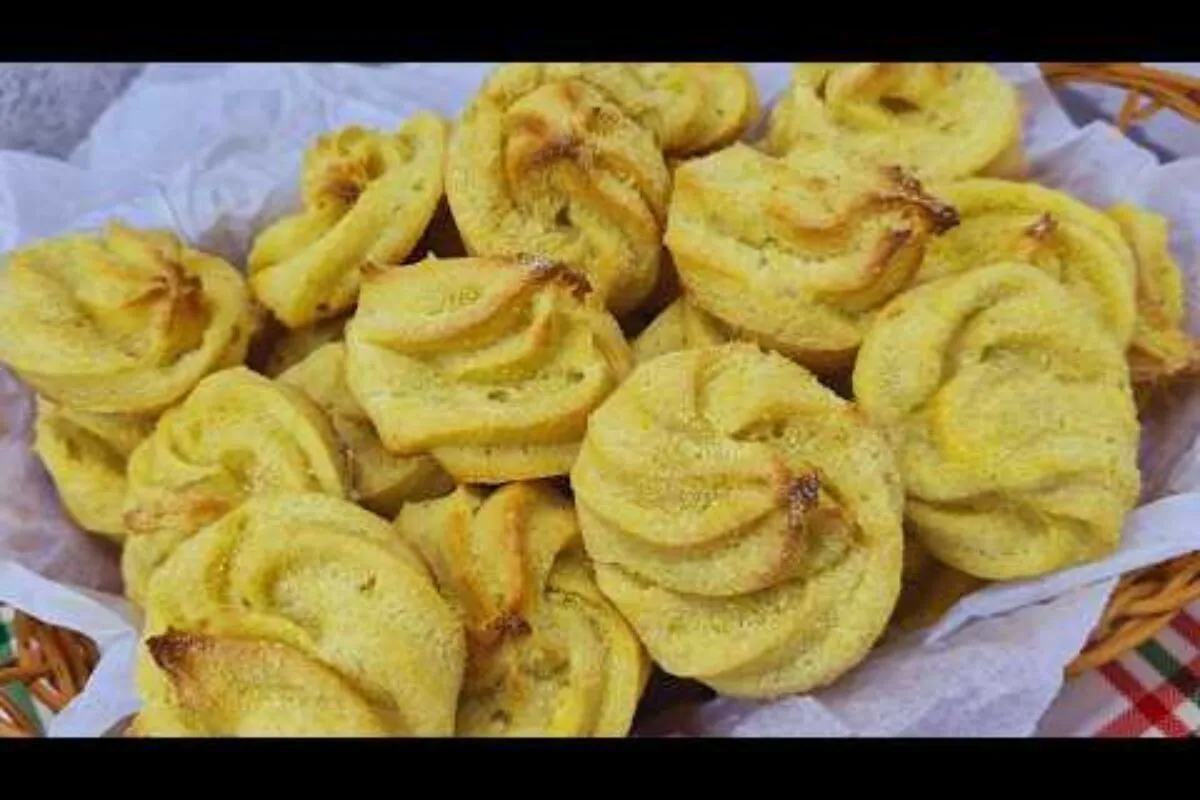 Broa de fubá bem aerada e muito macia, com aquela receita tr