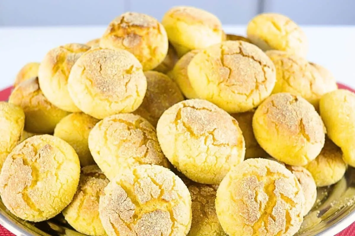 Broa de fubá com sabor de infância, para você servir com um