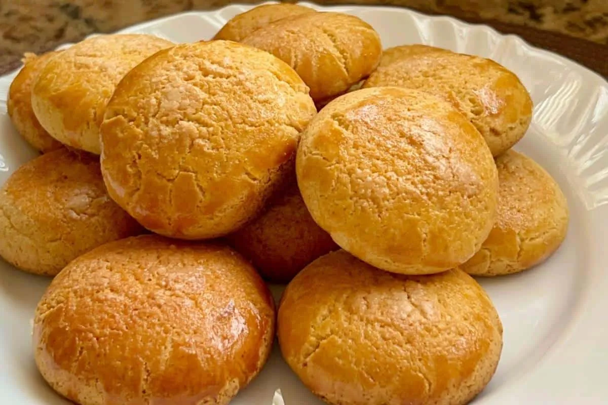 Broa de fubá da vovó crocante por fora e desmancha na boca n