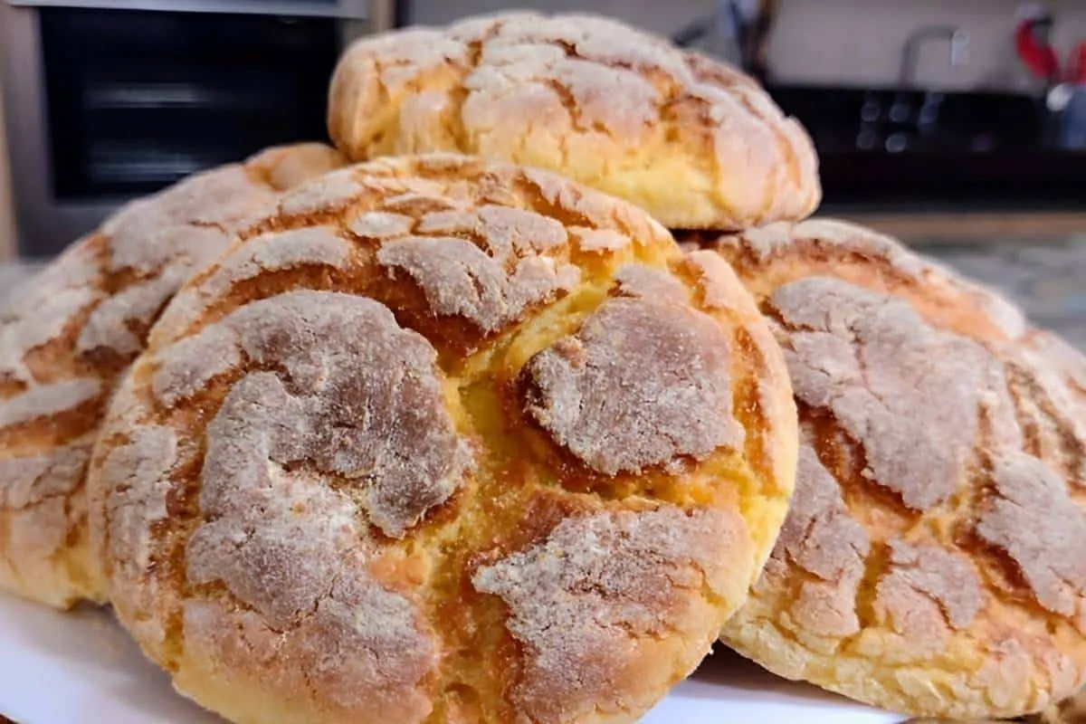 Broa de fubá fofinha e deliciosa receita da fazenda para ser