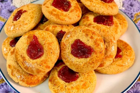 Broa de fubá que derrete na boca, que fica sequinha por fora