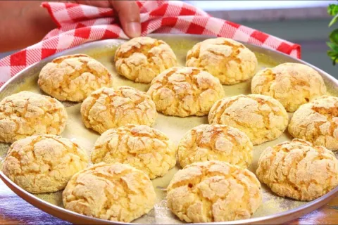 Broa de fubá que fica super macia por dias, uma receita trad