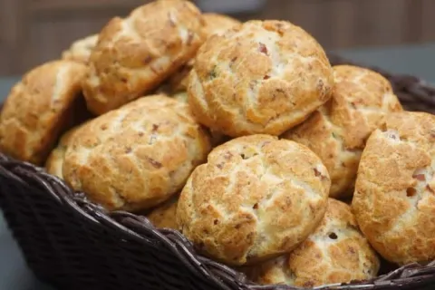 Broa de sal temperada deliciosa e uma ótima novidade para se