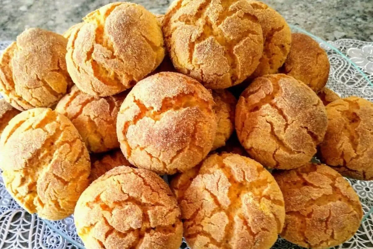 Broinha de fubá da vovó para saborear no chá da tarde com a