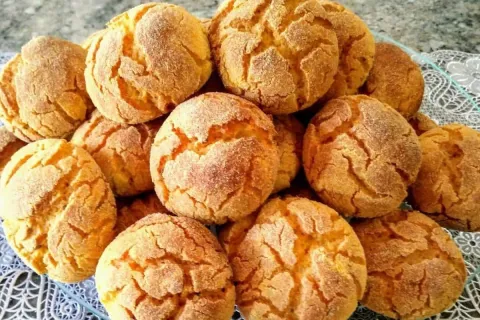 Broinha de fubá da vovó para saborear no chá da tarde com a 