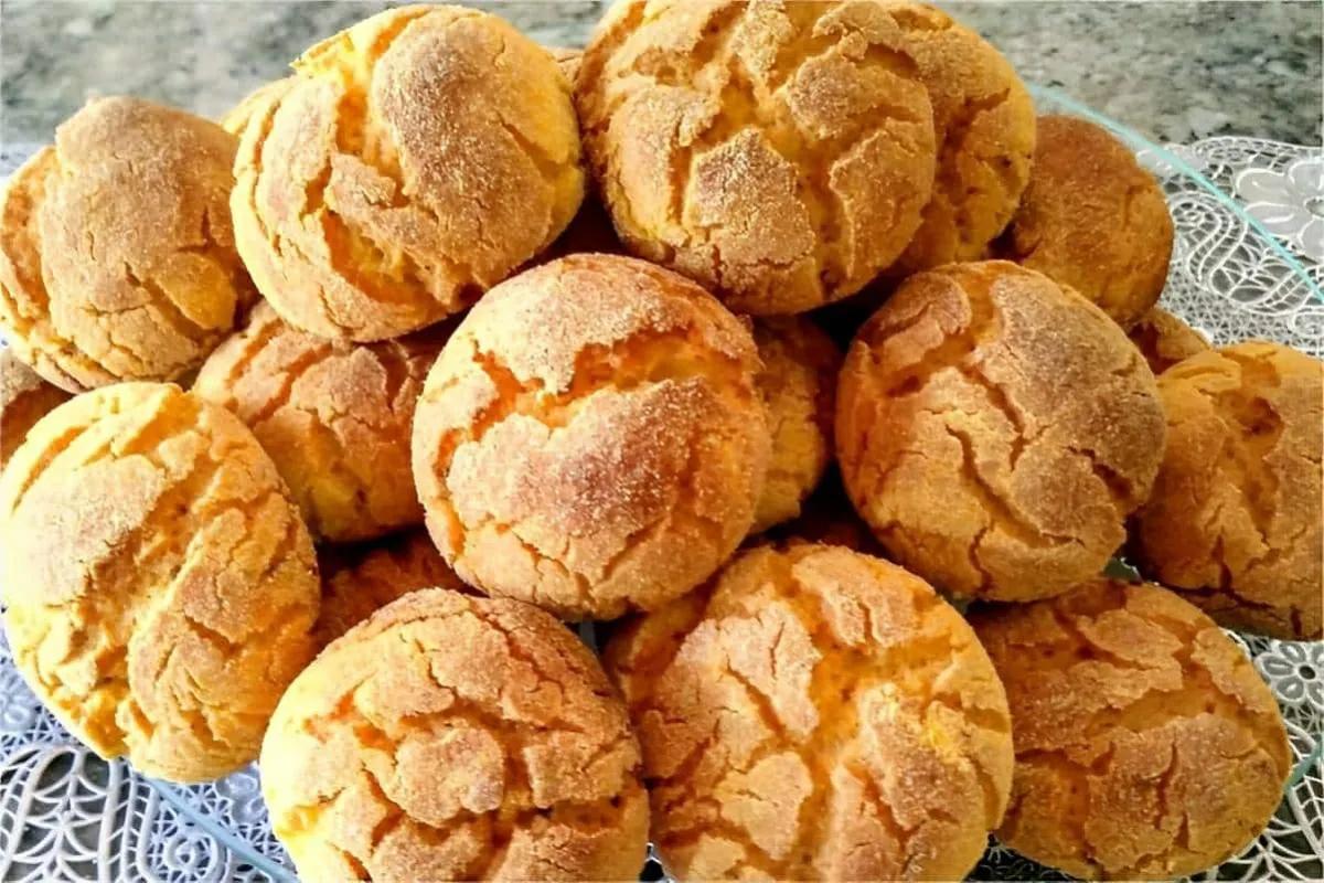 Broinha de fubá de padaria que derrete na boca perfeita para