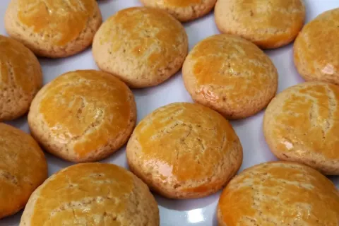 Broinha de fubá simples e rápida: fácil de fazer e fica uma 