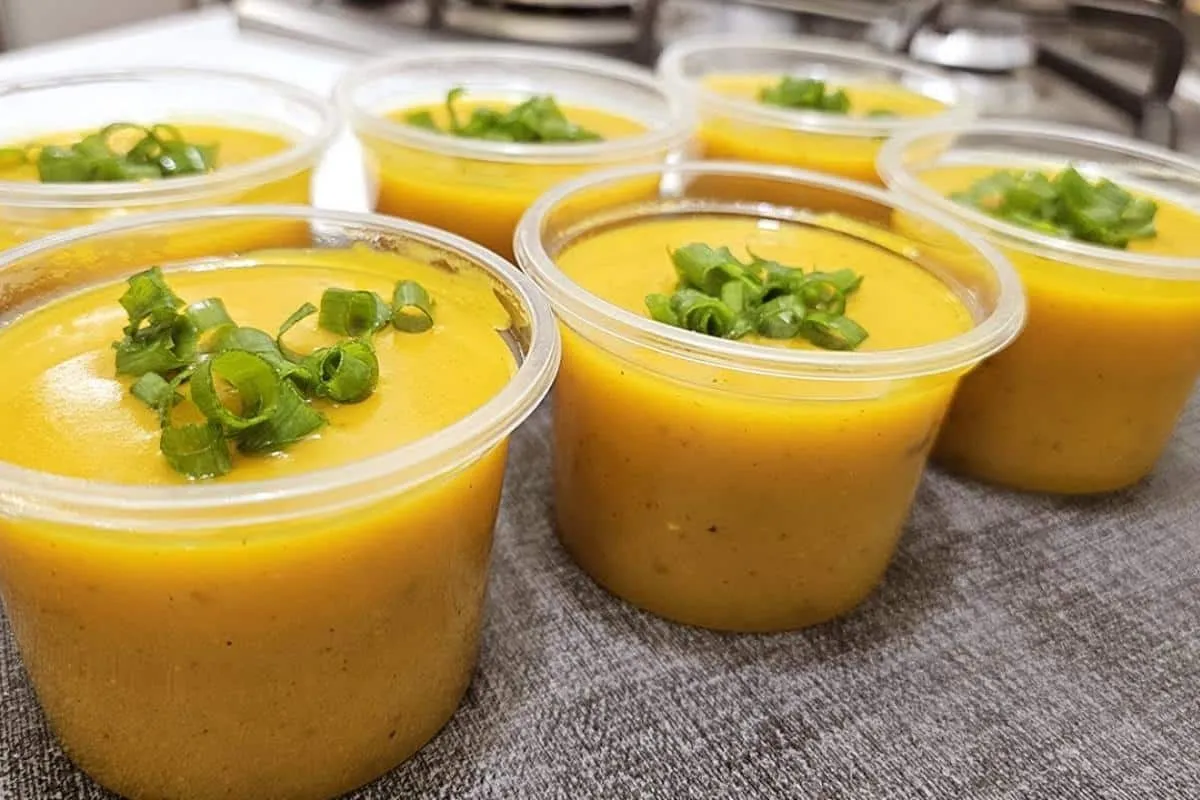 Caldo de legumes para você guardar para semana toda para com