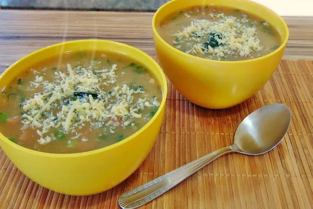 Caldo de mandioca leve e saboroso para os dias mais frios qu