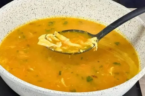 Canja de galinha perfeita da vovó: veja o segredinho especia