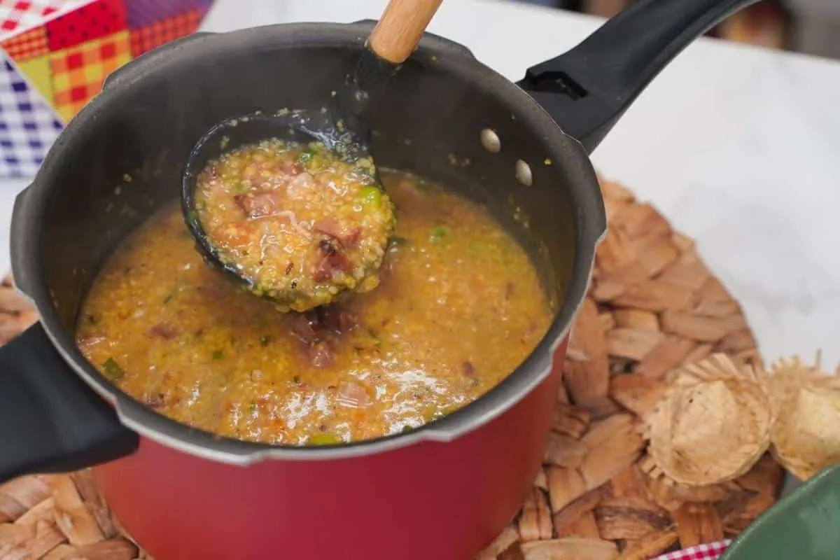 Canjiquinha com bacon da vovó para o almoço ou jantar fica d