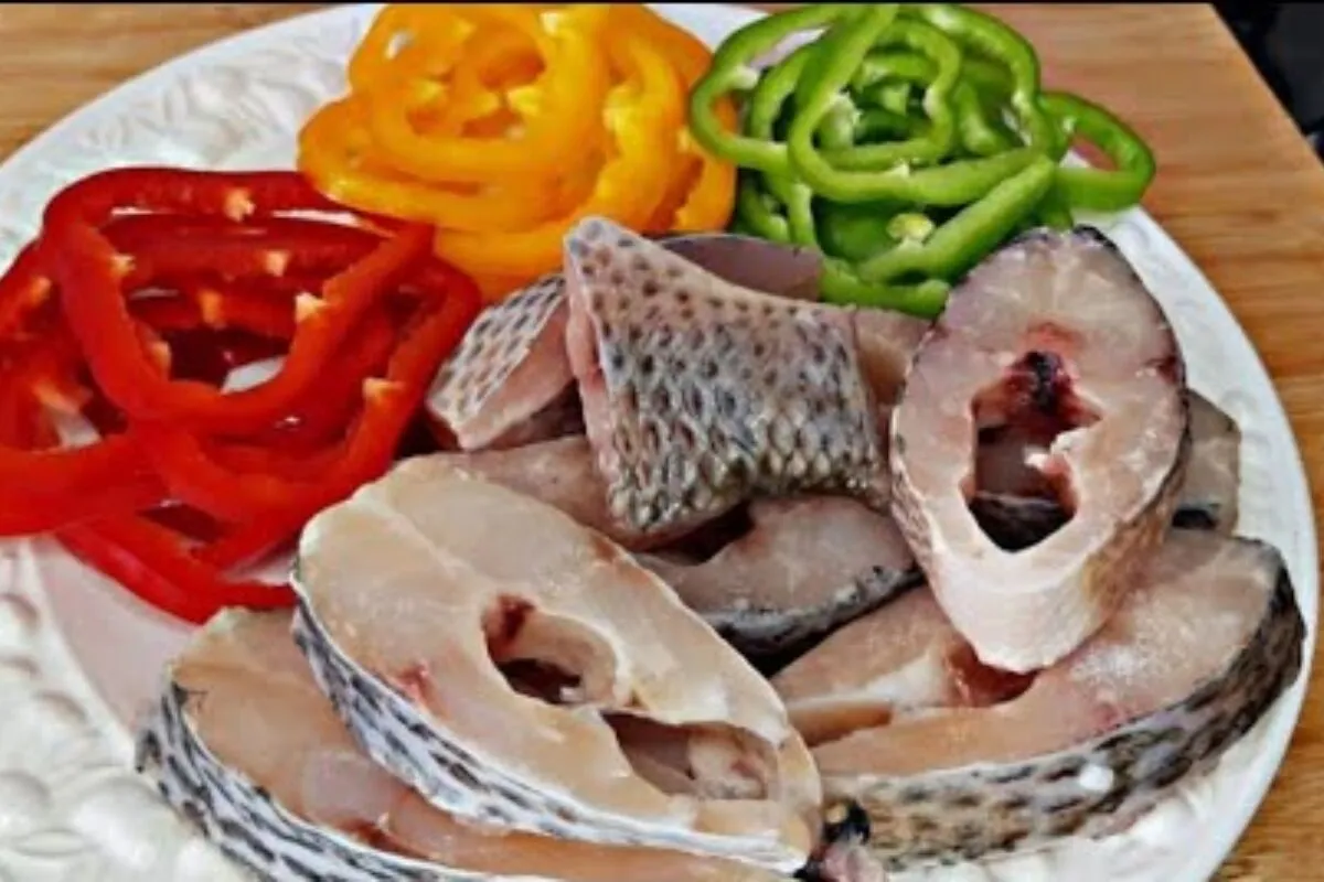 Cardápio de domingo: moqueca de tilápia bem temperada e deli