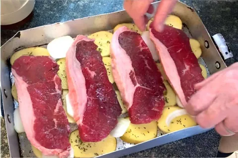 Carne assada com batatas no forno uma receita rápida e delic