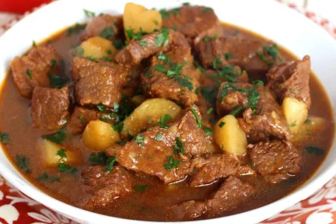 Carne de panela com molho de cerveja preta que vai te surpre