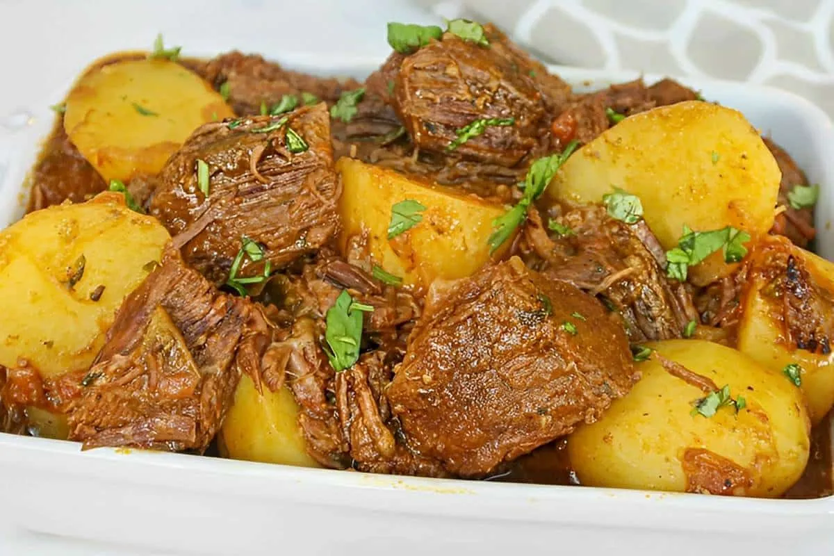 Carne de panela fácil preparada na panela de pressão com bat