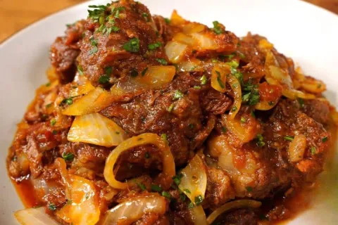 Carne de panela que minha mãe faz toda vez que almoço na cas