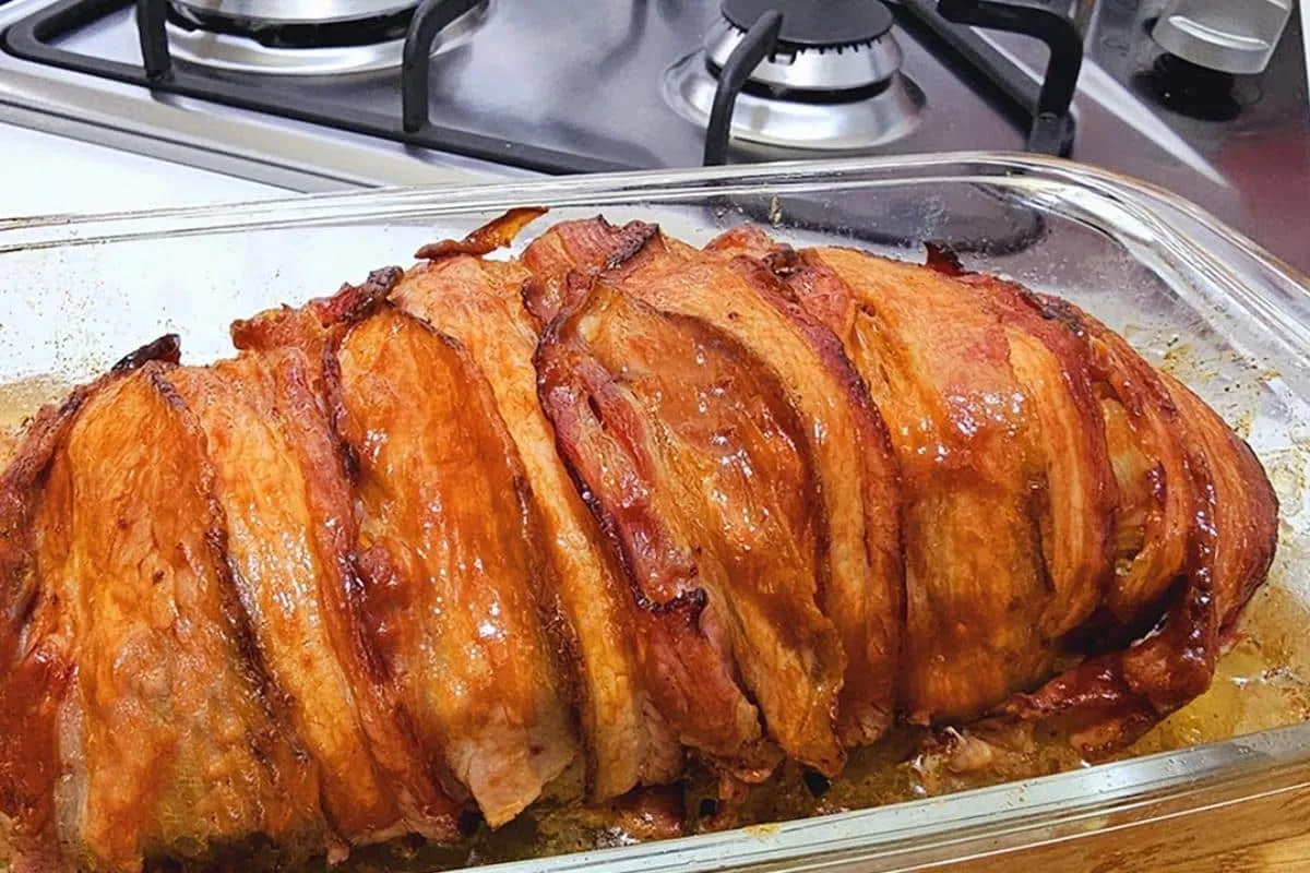 Carne de porco assada que fica desmanchando e suculenta para