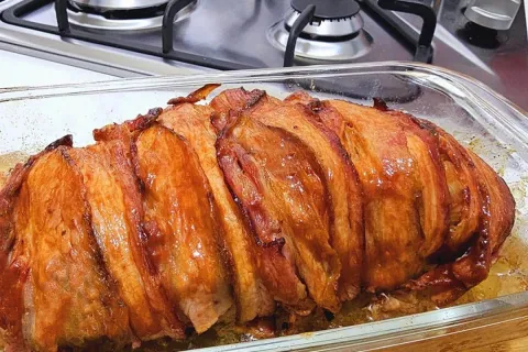 Carne de porco assada que fica desmanchando e suculenta para