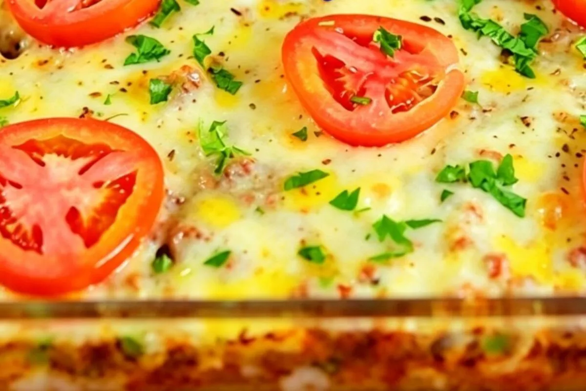 Carne moída com batatas bem suculenta e saborosa, uma refeiç