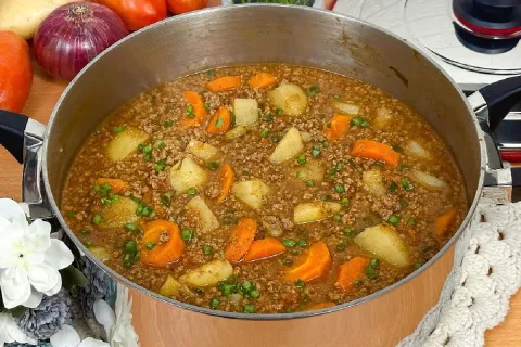 Carne moída com legumes uma receita que facilita a vida de t