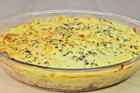 Carne moída de forno com creme de milho e queijo gratinado p