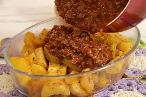 Carne moída gratinada: feita com batata e perfeita para serv
