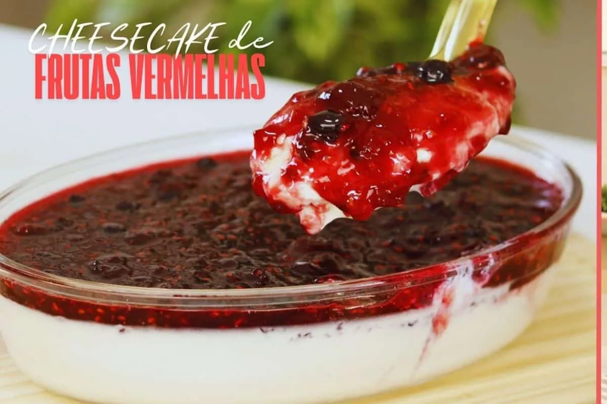 Cheesecake de frutas vermelhas sem forno que derrete na boca