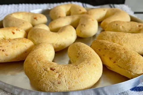 Chipa caseira fofinha e deliciosa: fácil de fazer e fica mel
