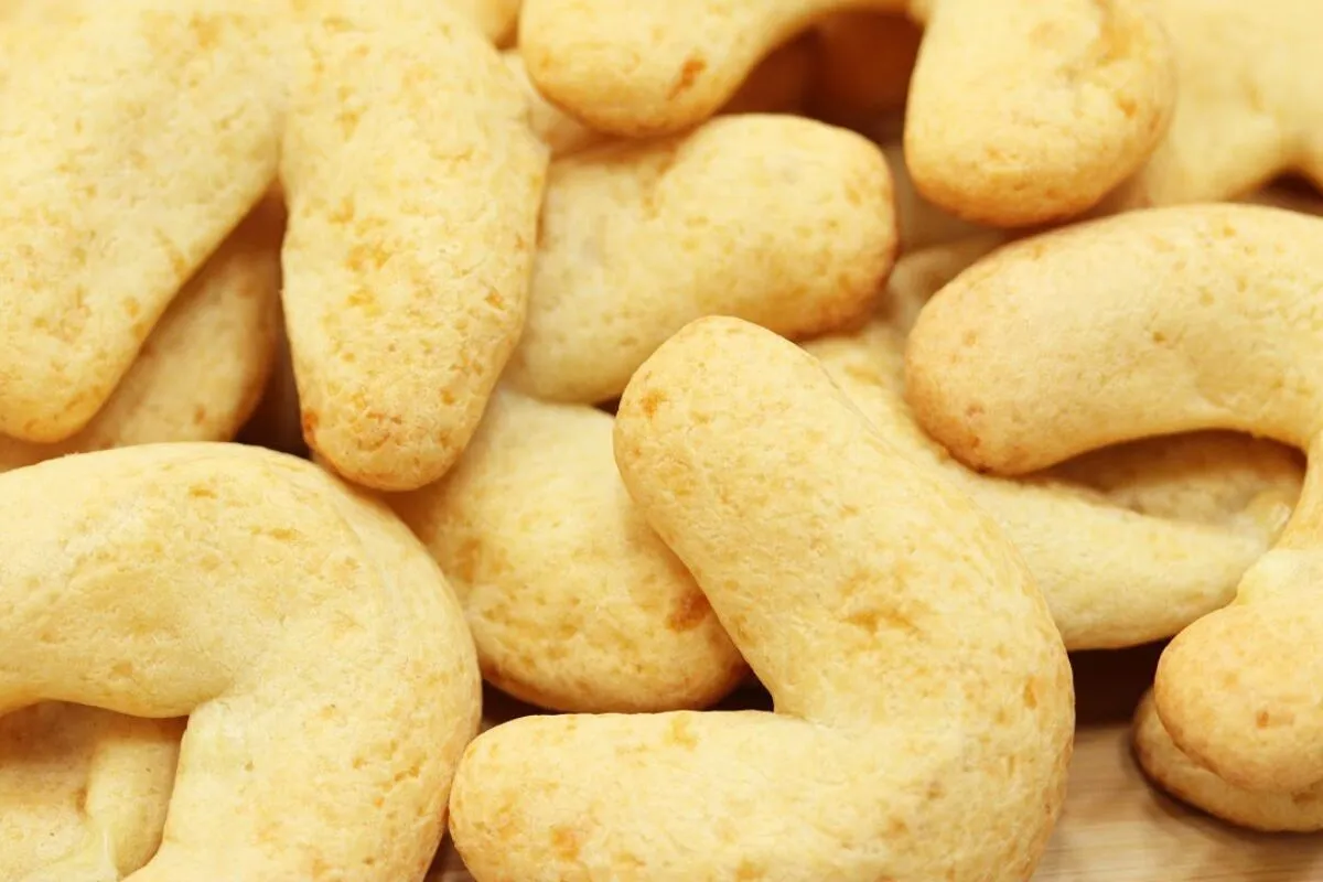 Chipa recheada fácil e rápida que rende muito e ainda pode s