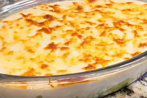 Chuchu gratinado ao molho branco bem queijudo e saboroso, pa