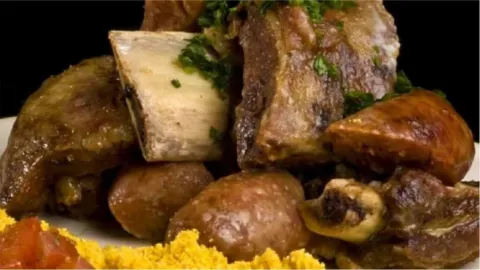 Churrasco de pescador ou costela na panela de pressão com li