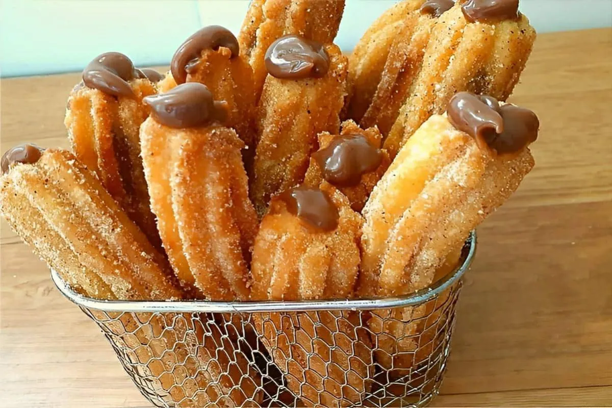 Churros caseiros simples e fáceis de preparar e ficam iguais