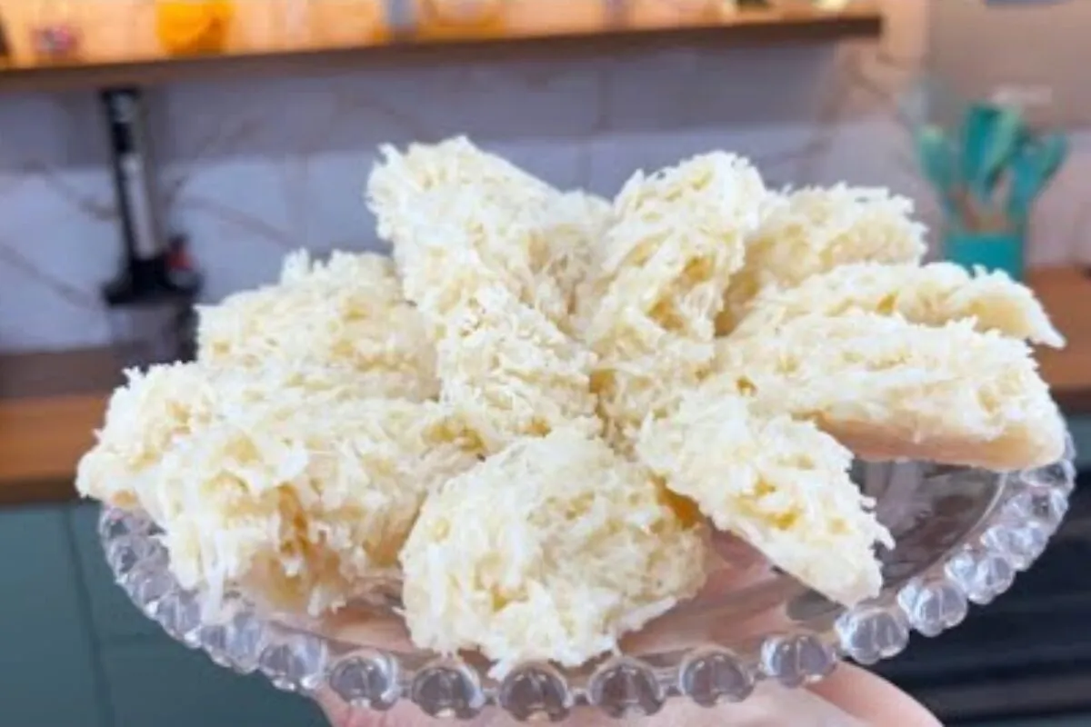 Cocada caseira feita com poucos ingredientes, deliciosa, e m