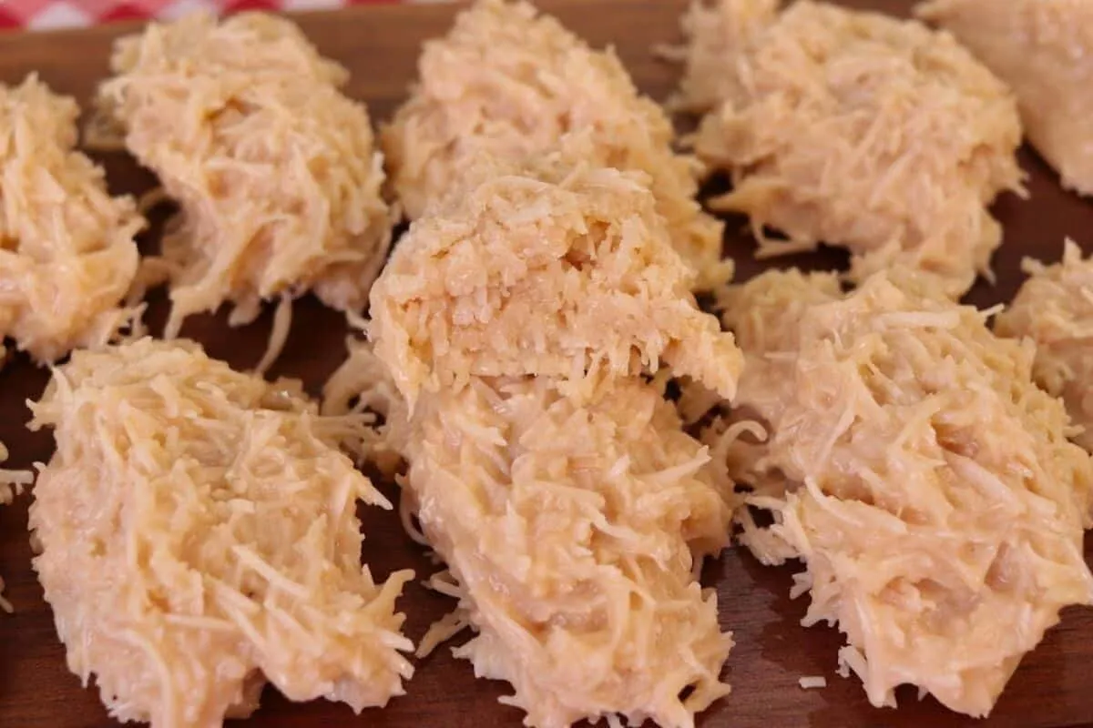 Cocada de leite condensado cremosa por dentro e casquinha cr