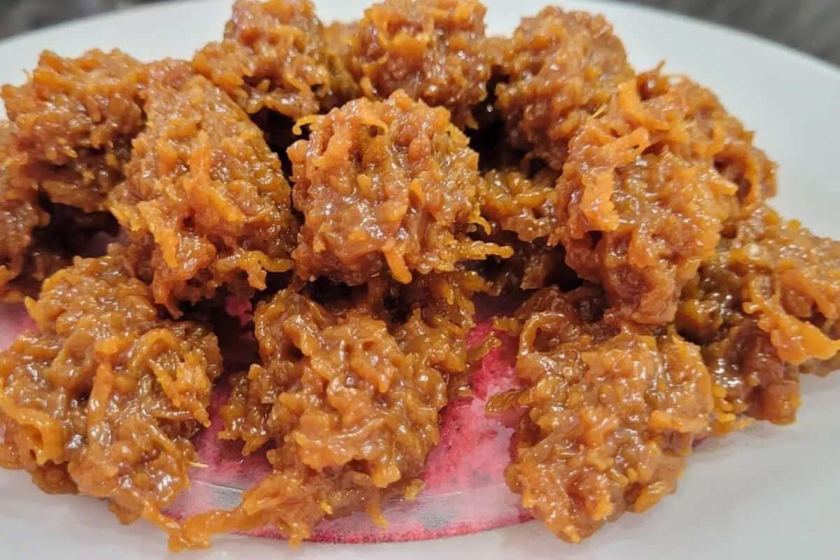 Cocada preta feita de um jeito fácil, para você matar a vont