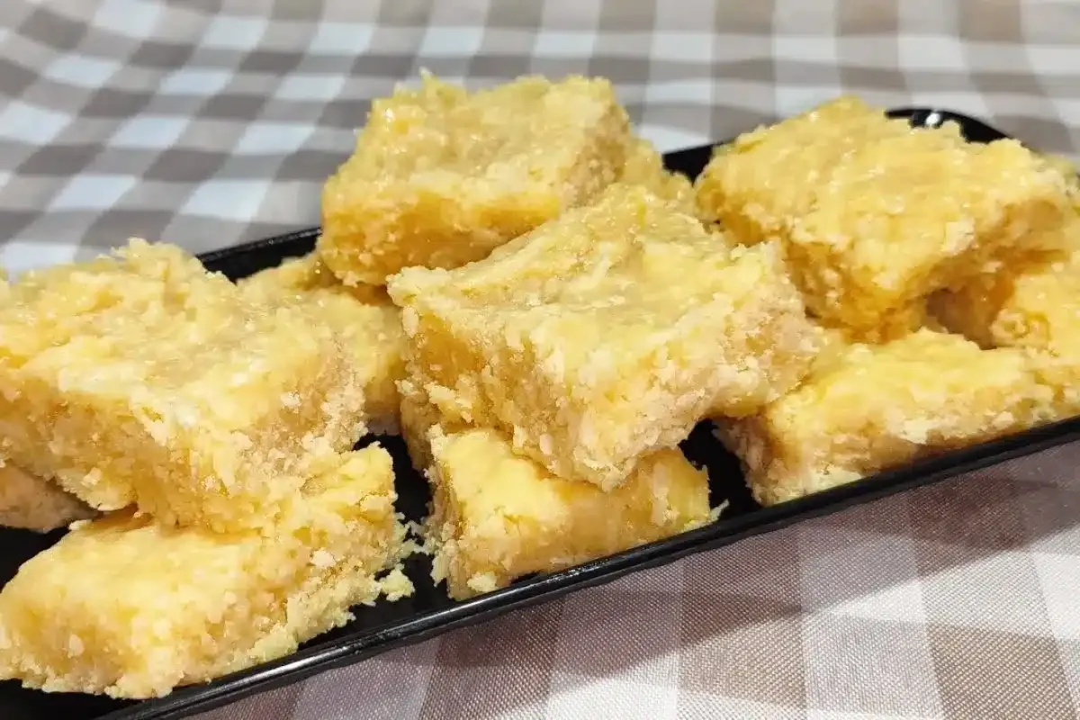 Cocadinha cremosa de abacaxi que fica pronta em poucos minut