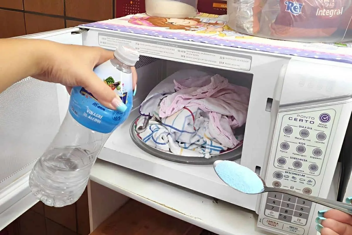 Coloquei panos de prato no micro-ondas com essa misturinha c