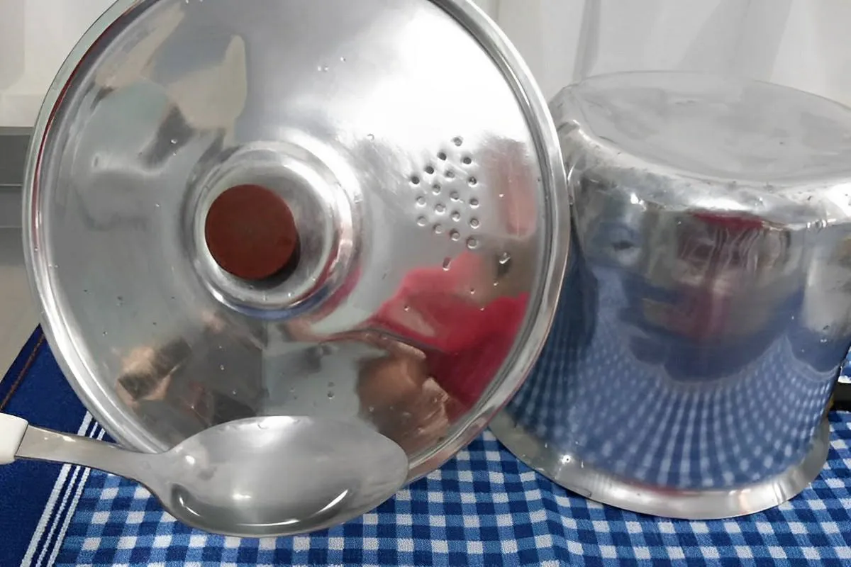 Coloquei uma colher desse produto nos meus alumínios e eles