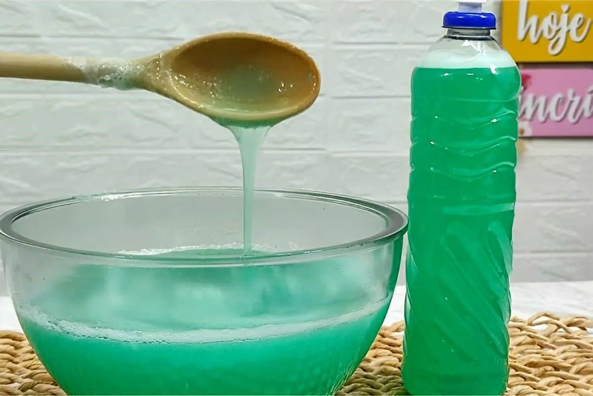 Com apenas 1 barra de sabão fiz 2 litros de detergente casei